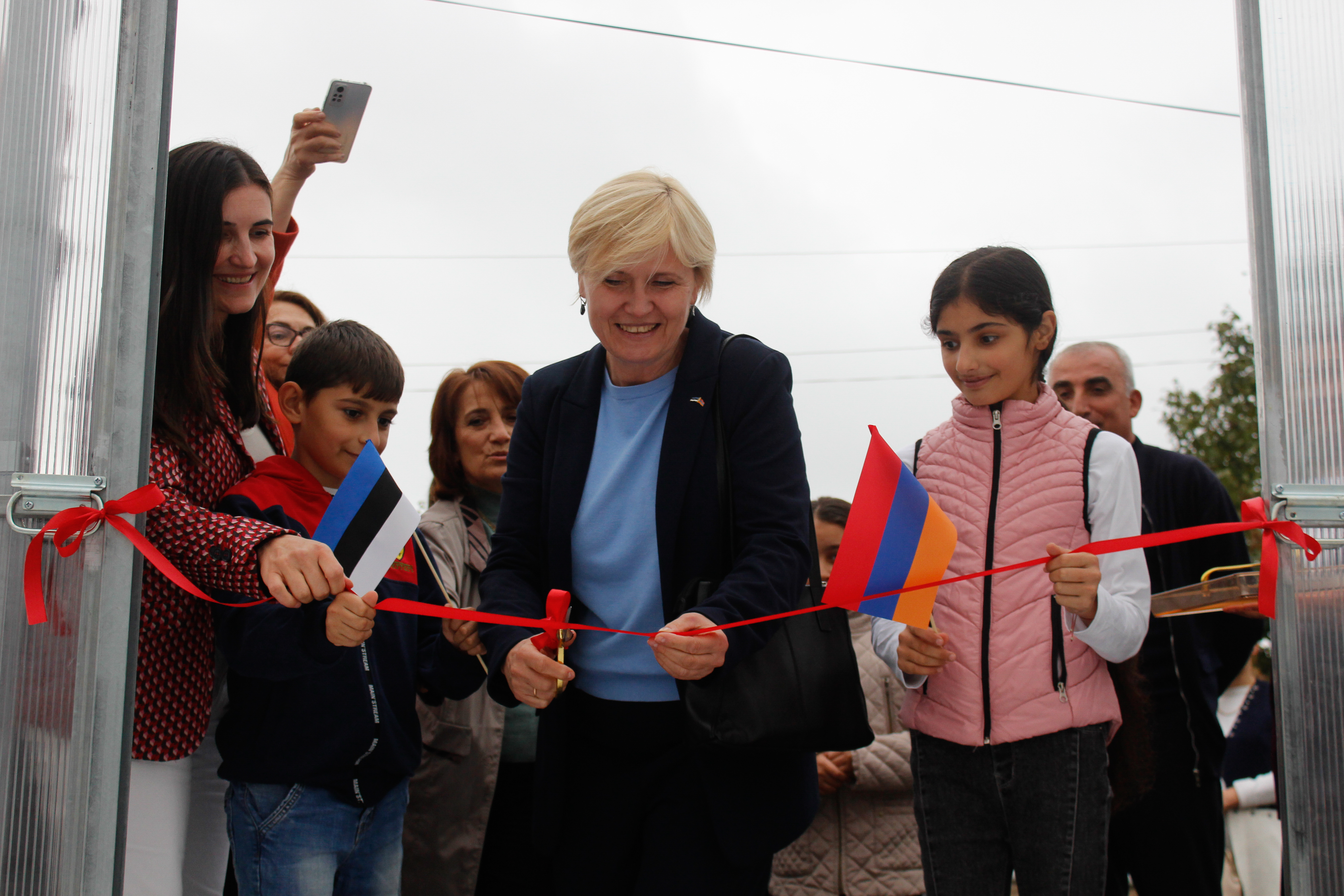 people cutting ribbon