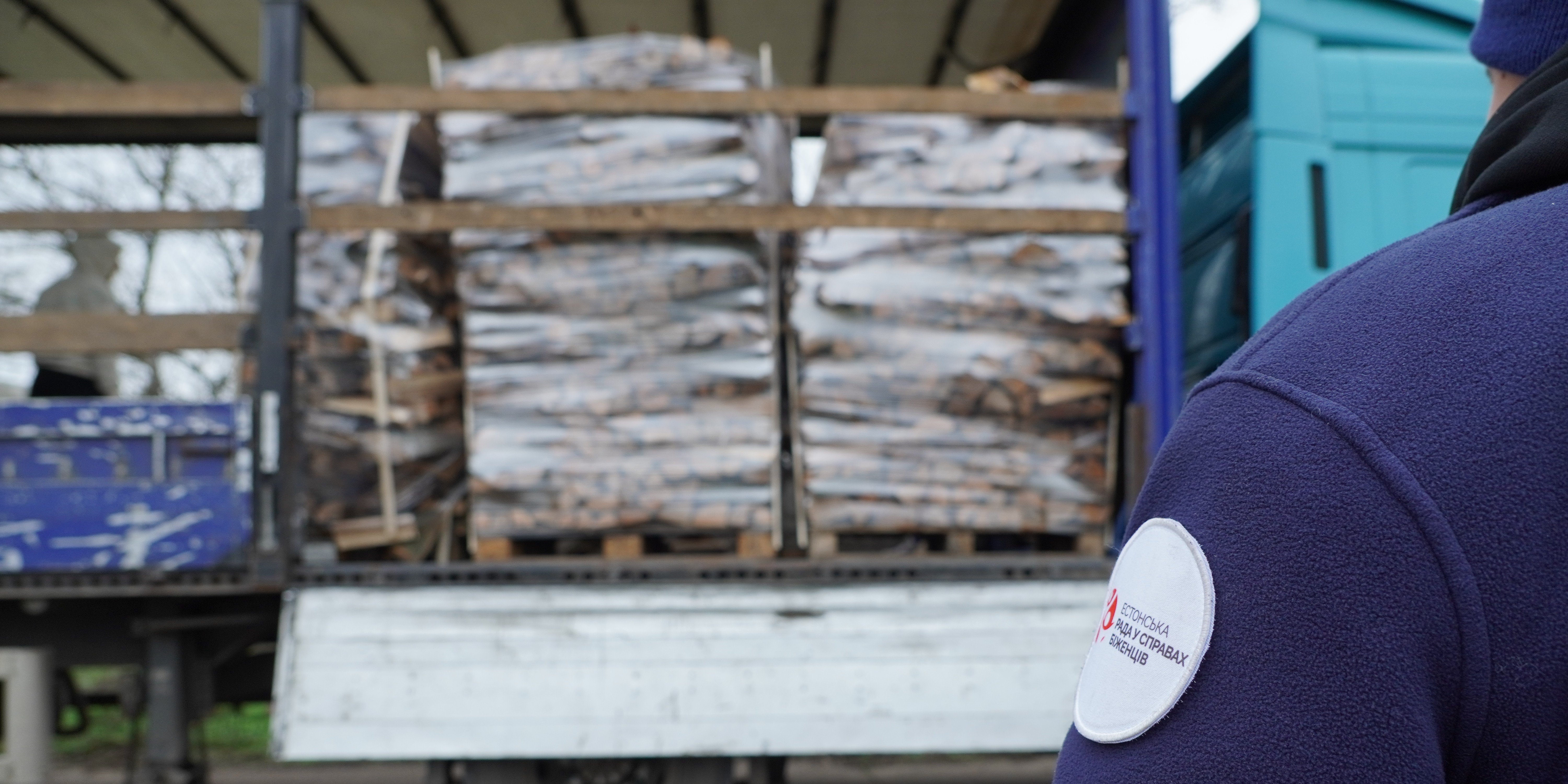 A truck delivering firewood to residents of the Velykooleksandrivska community. Kherson oblast, Novopavlivka village. December 9, 2025. Photo: Dana Selezen, ERC.