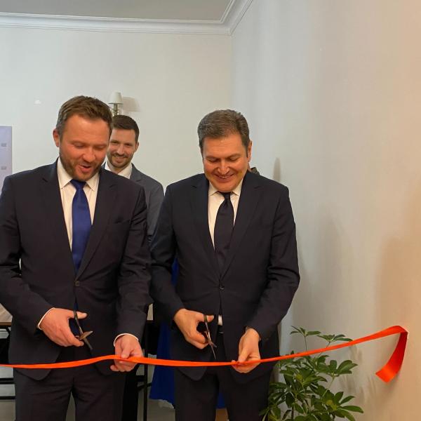 armeenia kontori avamine - lindi lõikamine