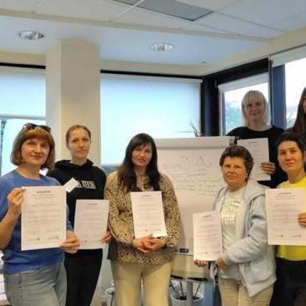 People with diplomas 